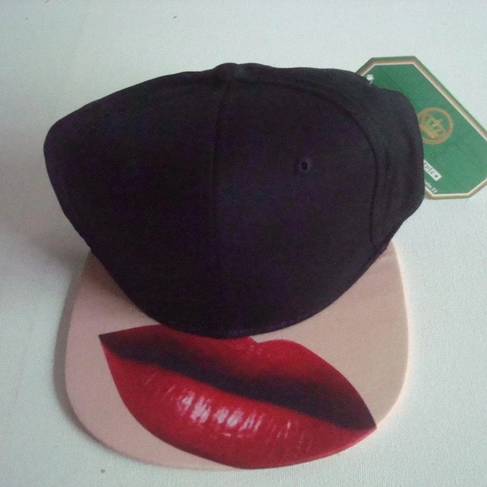 LIPS KISS FASHION BELT BUCKLE STRAP VINTAGE HAT CAP‎ OOS Y2K M6